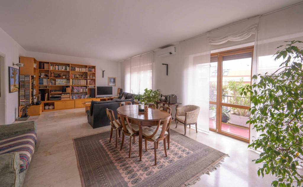 appartamento in vendita a Milano in zona Città Studi