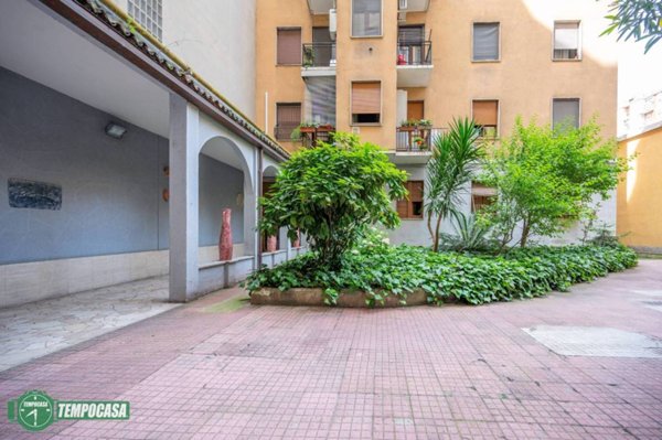 appartamento in vendita a Milano in zona Lorenteggio