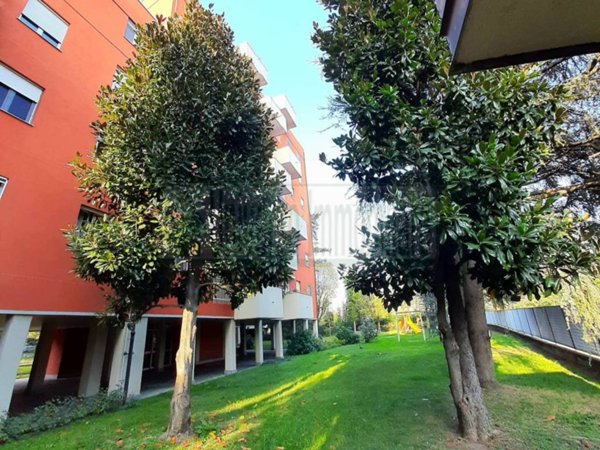 appartamento in vendita a Milano in zona Baggio