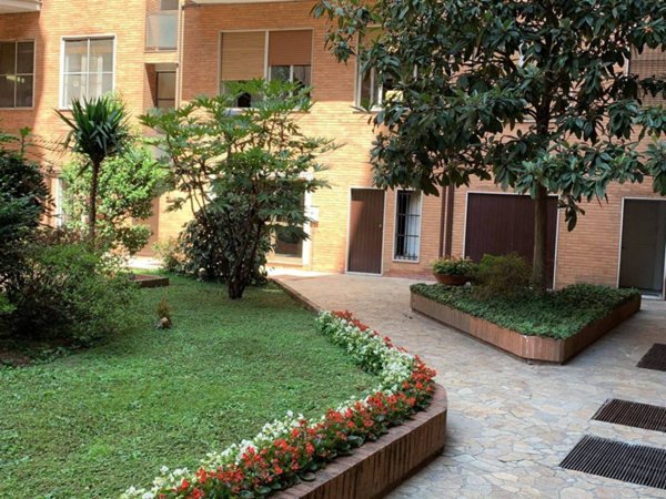 appartamento in vendita a Milano in zona Vigentino