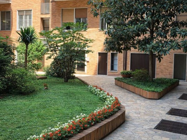 appartamento in vendita a Milano in zona Vigentino