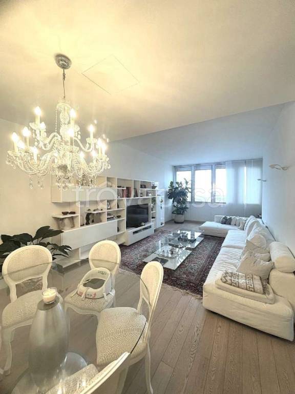 appartamento in vendita a Milano in zona Centro Direzionale