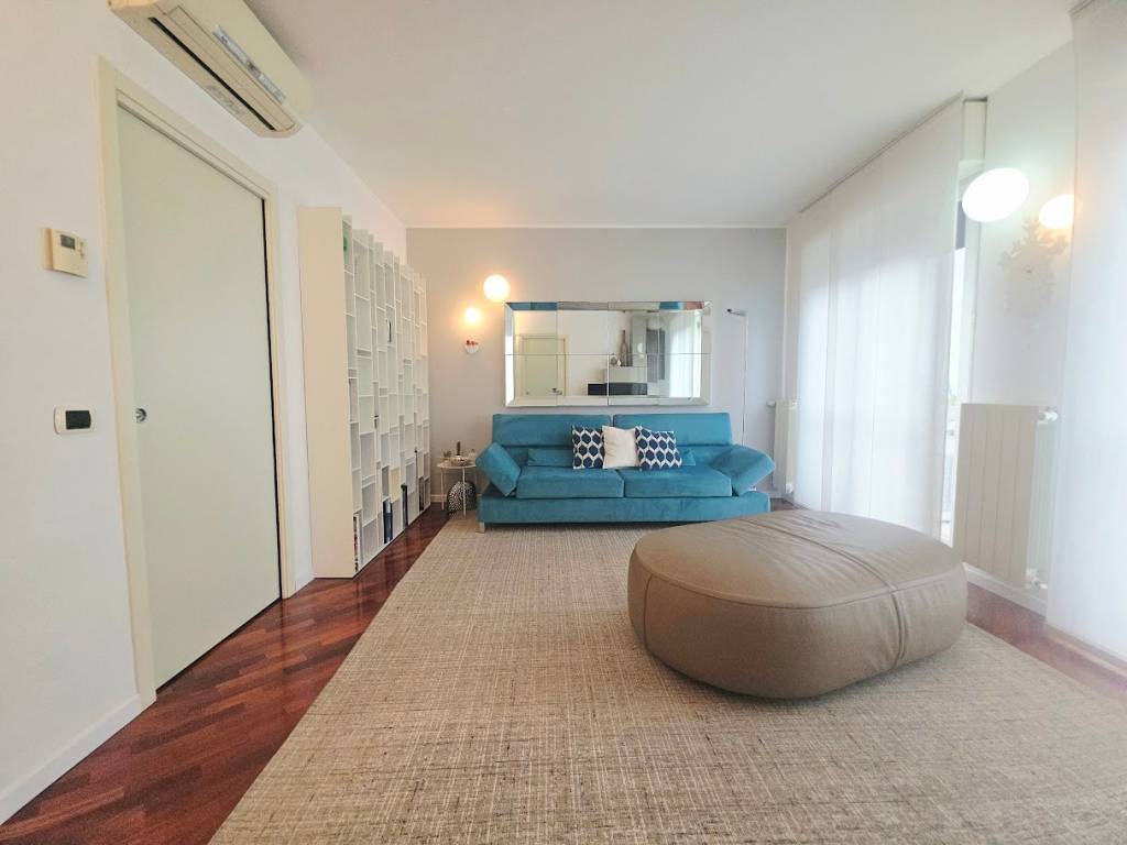appartamento in vendita a Milano in zona Piazzale Lodi