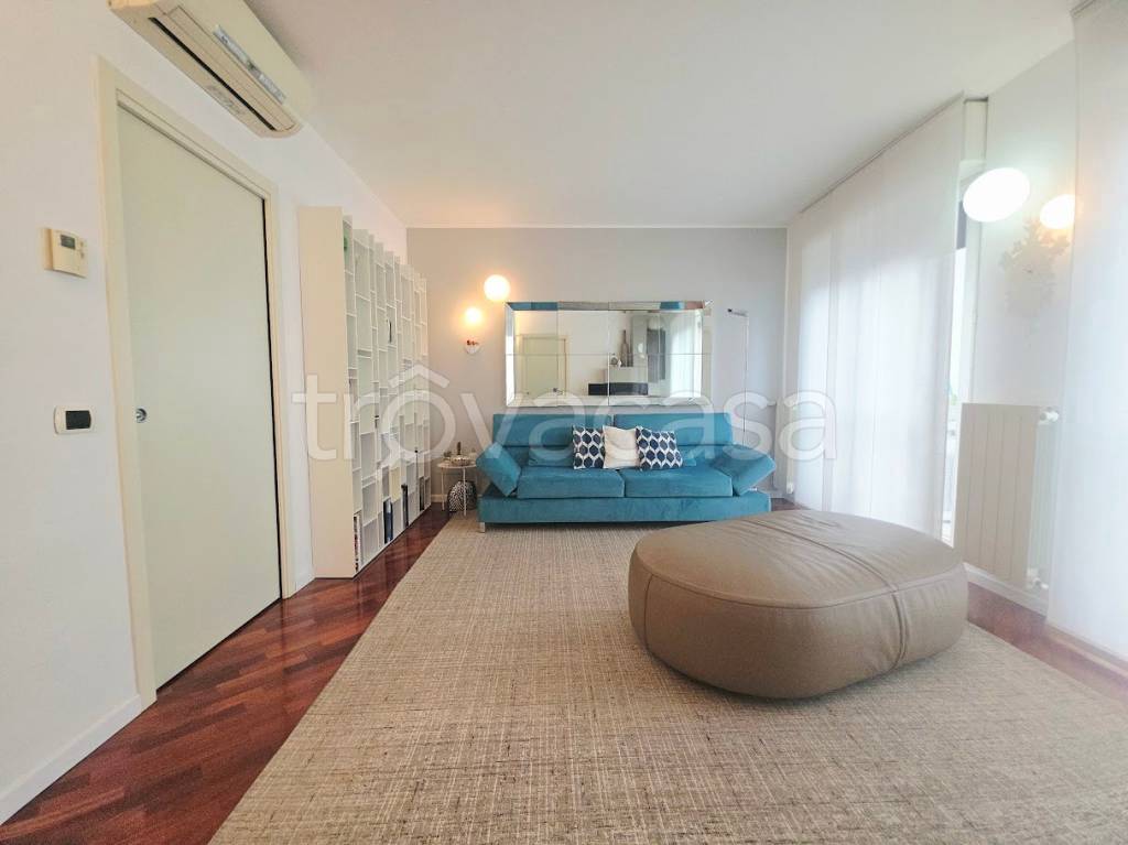 appartamento in vendita a Milano in zona Piazzale Lodi