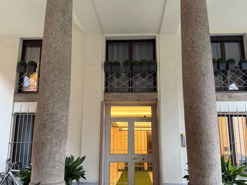 appartamento in vendita a Milano in zona Guastalla