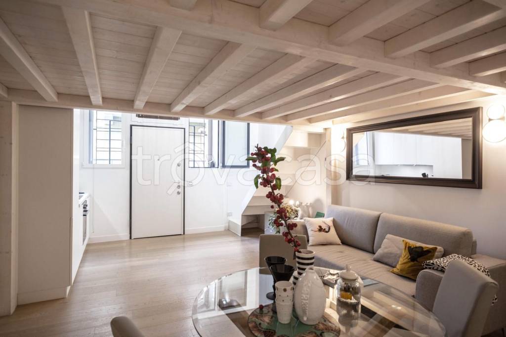 appartamento in vendita a Milano in zona Sempione