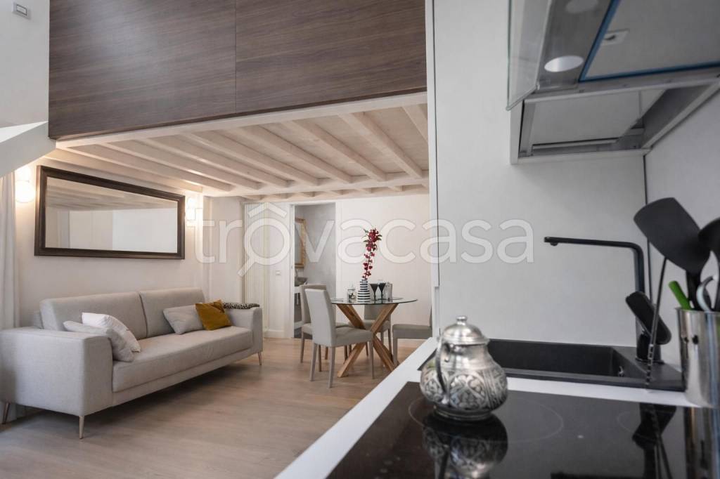 appartamento in vendita a Milano in zona Sempione