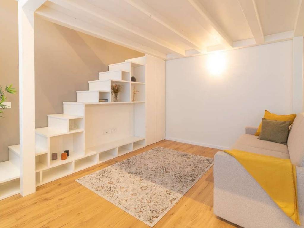 appartamento in vendita a Milano in zona Porta Genova