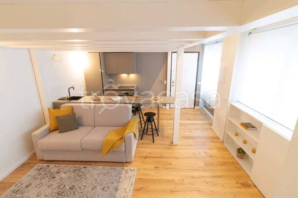 appartamento in vendita a Milano in zona Porta Genova