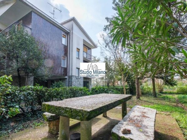 appartamento in vendita a Milano in zona Baggio