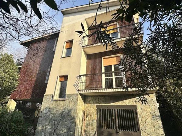 appartamento in vendita a Milano in zona Baggio