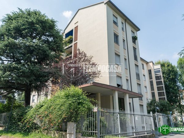 appartamento in vendita a Milano in zona Segnano