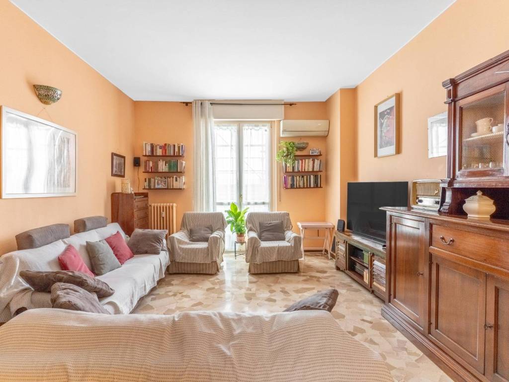 appartamento in vendita a Milano in zona Lambrate