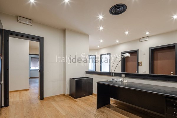 ufficio in vendita a Milano in zona Porta Venezia