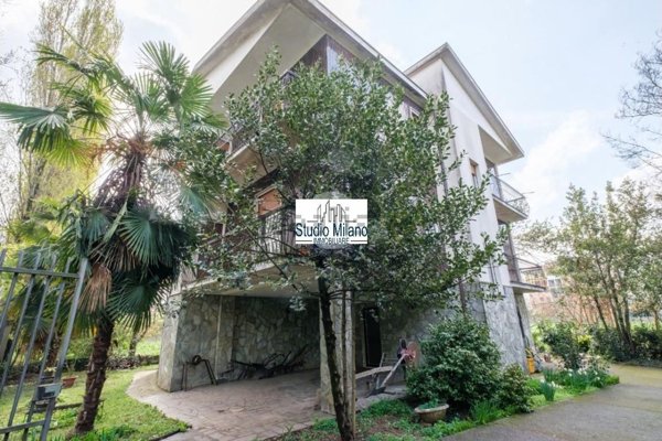 appartamento in vendita a Milano in zona Muggiano