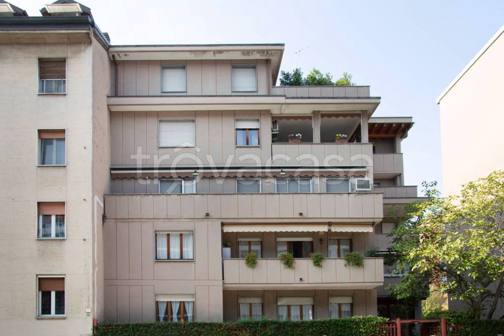 appartamento in vendita a Milano in zona Feltre