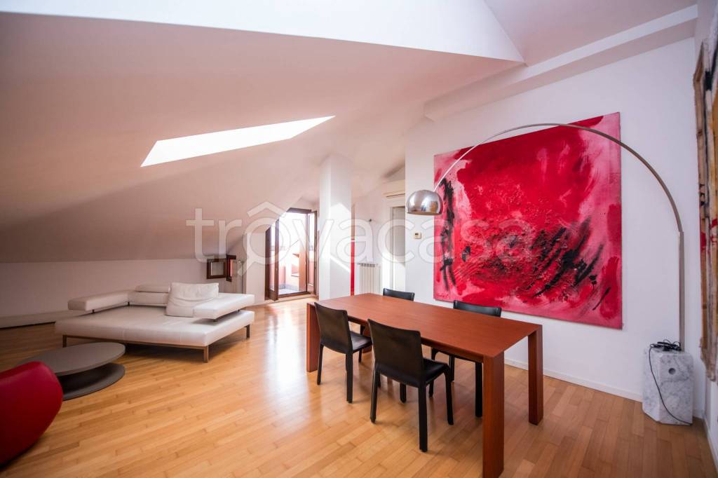 appartamento in vendita a Milano in zona Quintosole