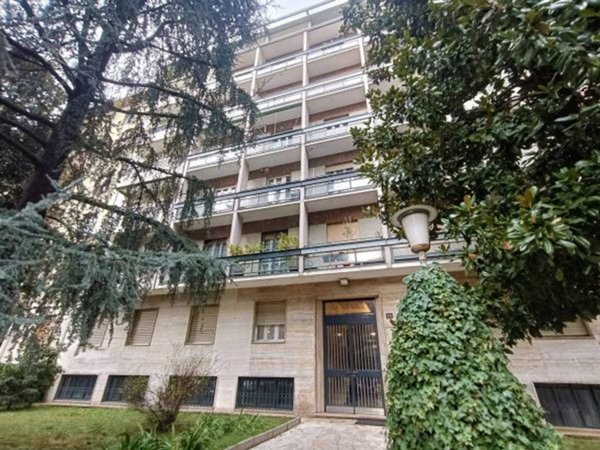 appartamento in vendita a Milano in zona Sempione