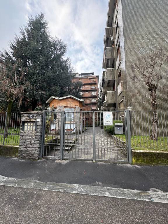 appartamento in vendita a Milano in zona Dergano