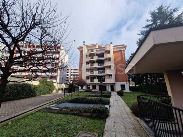 appartamento in vendita a Milano in zona Famagosta