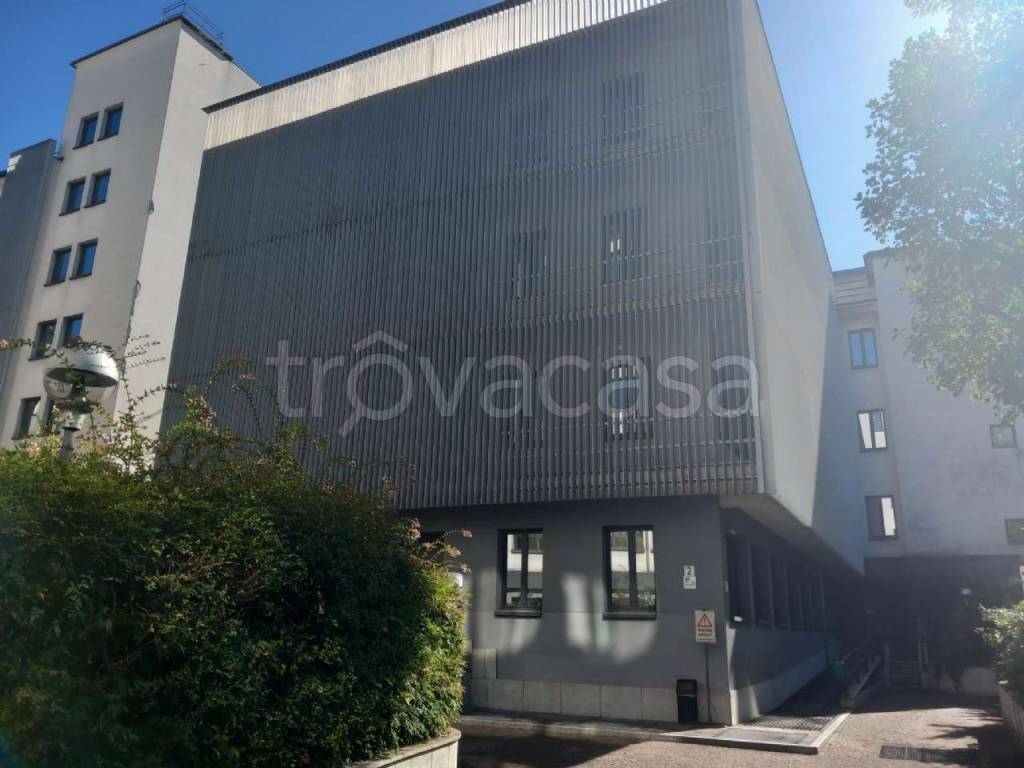 ufficio in vendita a Milano in zona Bovisa