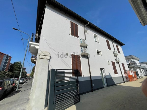 appartamento in vendita a Milano in zona Famagosta