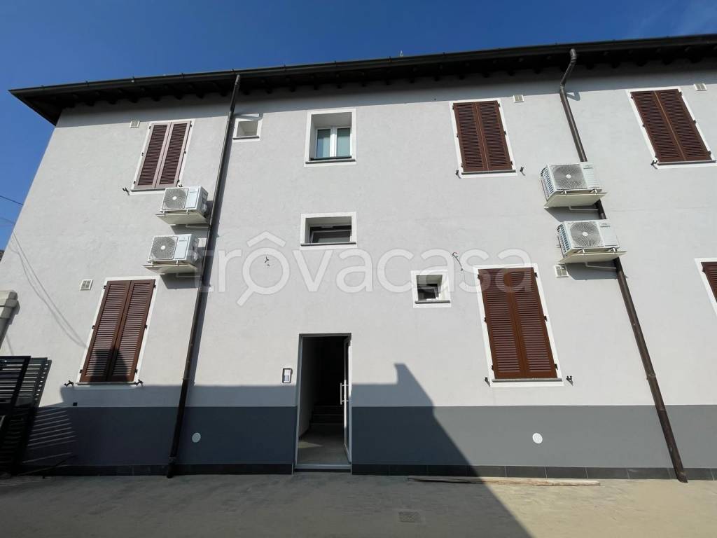 appartamento in vendita a Milano in zona Famagosta