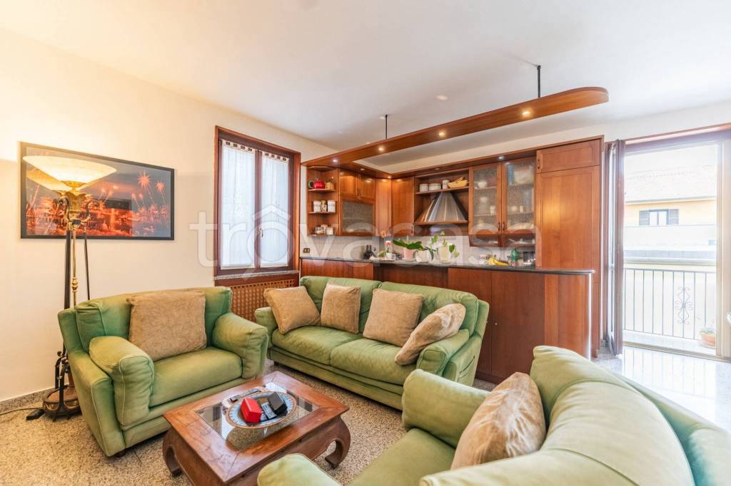appartamento in vendita a Milano in zona Famagosta