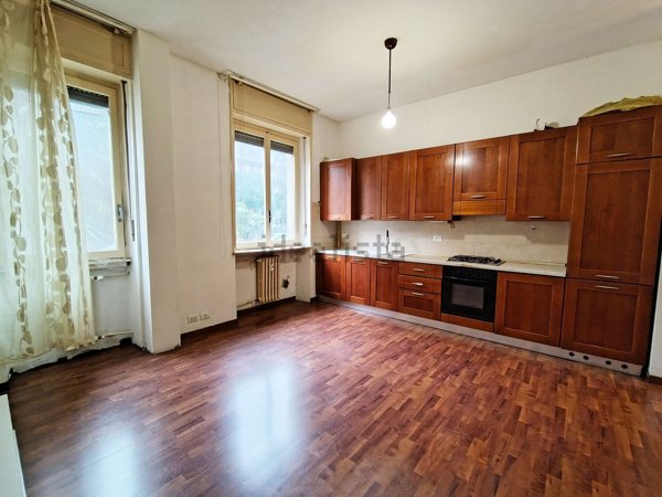 appartamento in vendita a Milano in zona Cinque Giornate