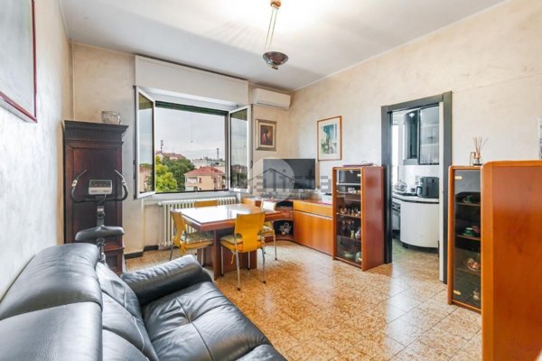 appartamento in vendita a Milano in zona Lorenteggio