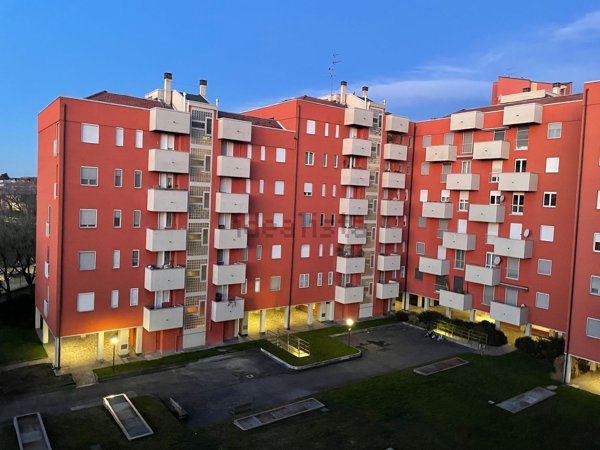 appartamento in vendita a Milano in zona Baggio