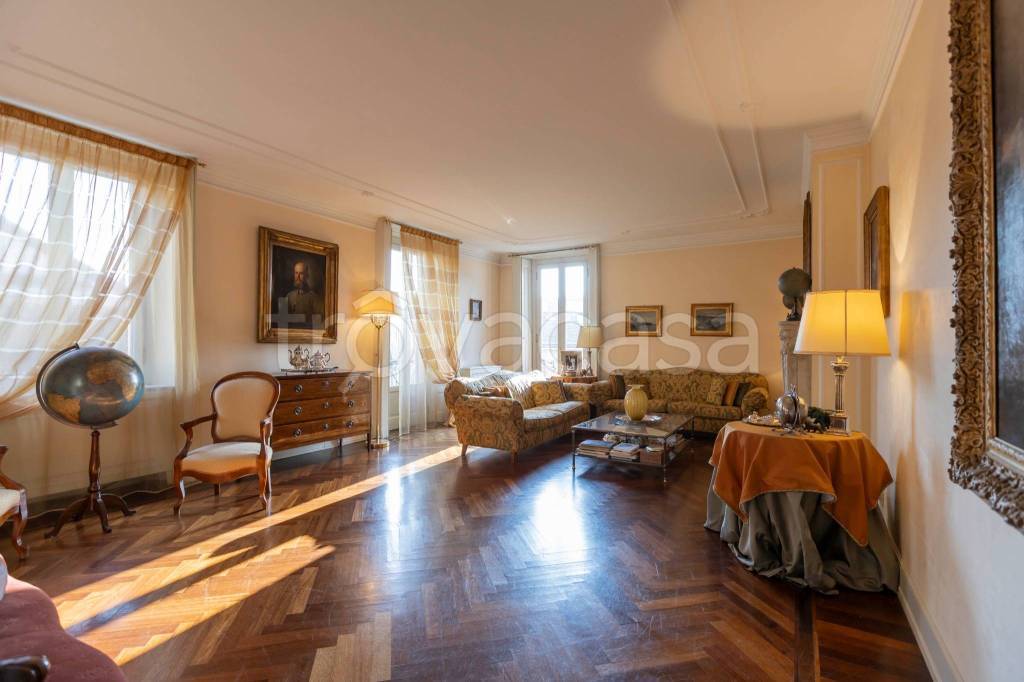 appartamento in vendita a Milano in zona Cadorna