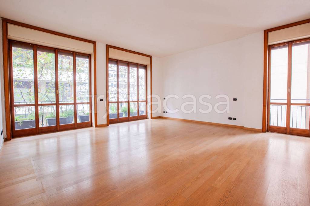 appartamento in vendita a Milano in zona Sant'Ambrogio