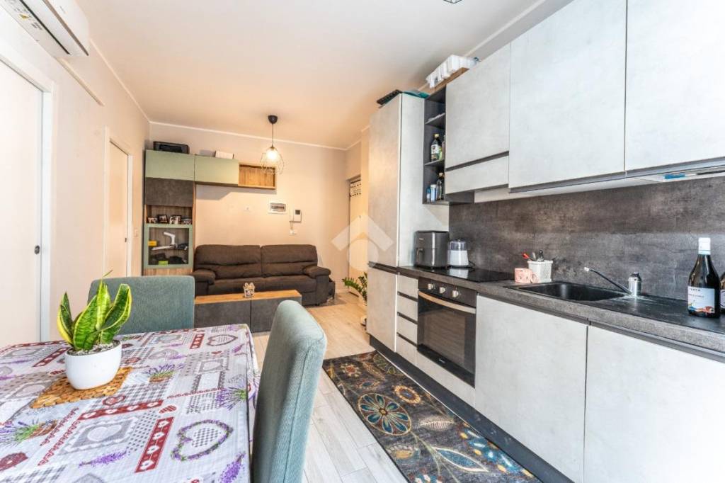 appartamento in vendita a Milano in zona Dergano