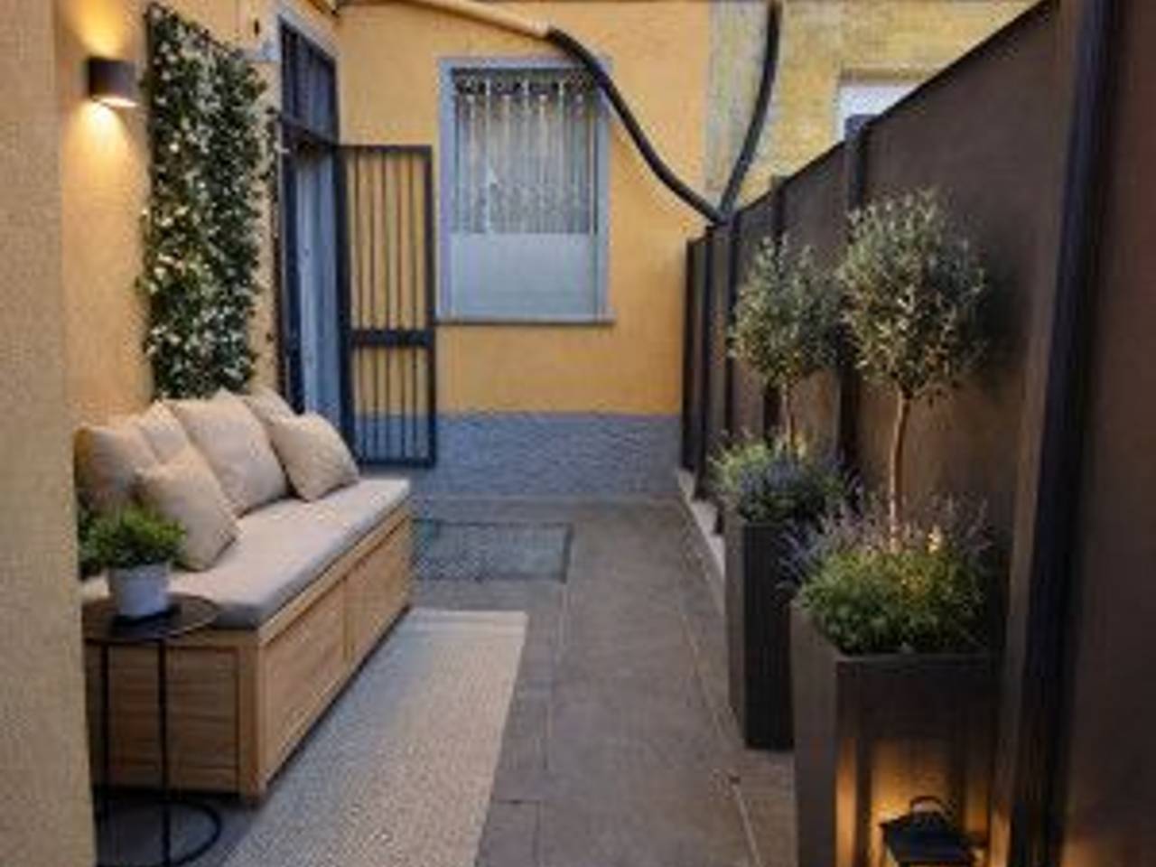 appartamento in vendita a Milano in zona Morivione