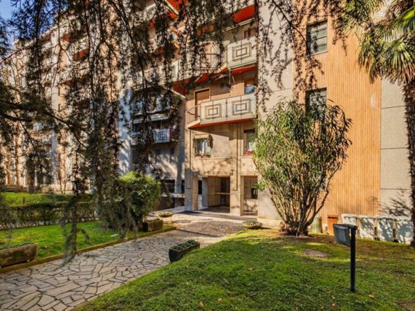 appartamento in vendita a Milano in zona Solari