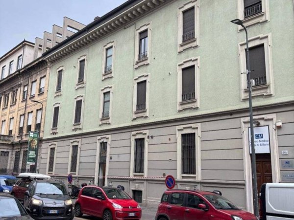 ufficio in vendita a Milano in zona Guastalla