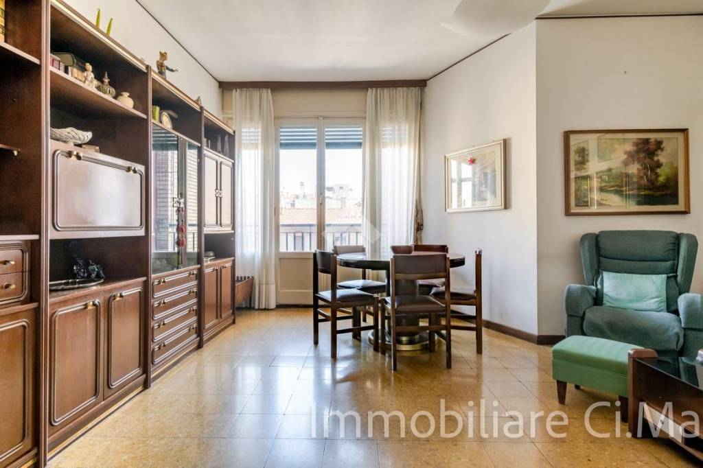 appartamento in vendita a Milano in zona Casoretto