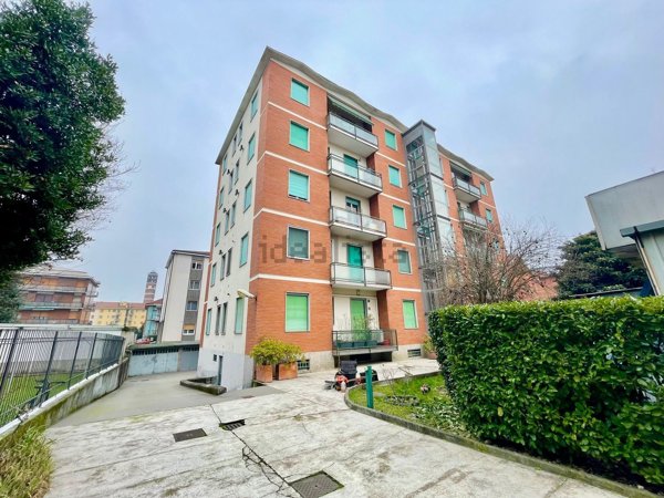 appartamento in vendita a Milano in zona Baggio