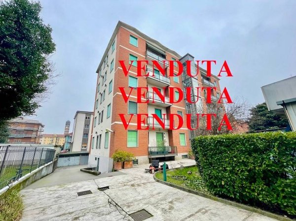 appartamento in vendita a Milano in zona Baggio