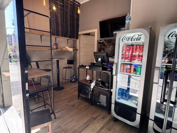 negozio in vendita a Milano in zona Vigentino