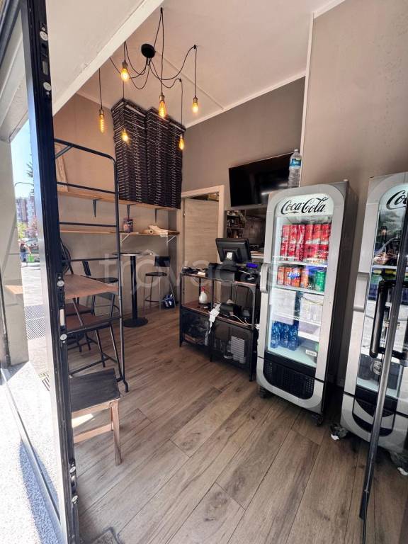 negozio in vendita a Milano in zona Vigentino
