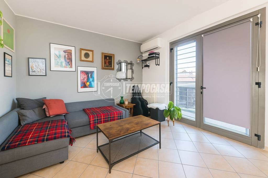 appartamento in vendita a Milano in zona Lorenteggio