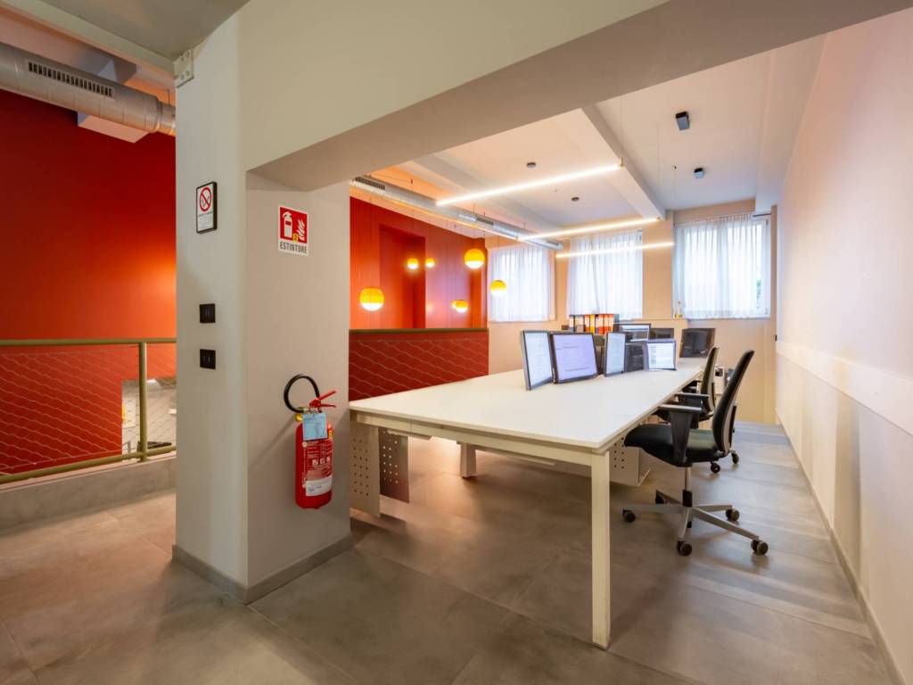 ufficio in vendita a Milano in zona Guastalla