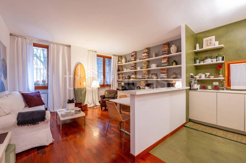 appartamento in vendita a Milano in zona Ghisolfa