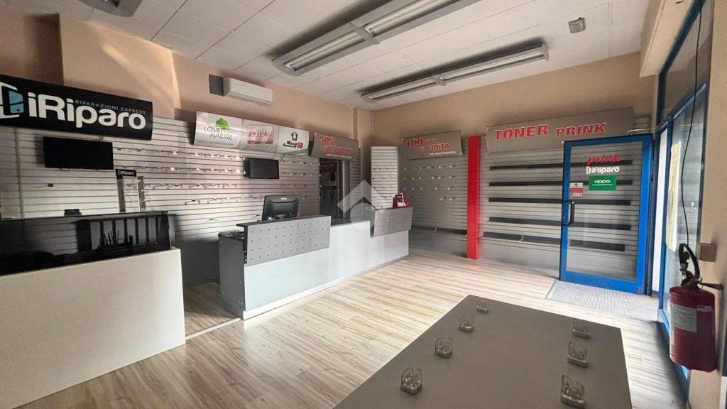 negozio in vendita a Milano in zona Dergano