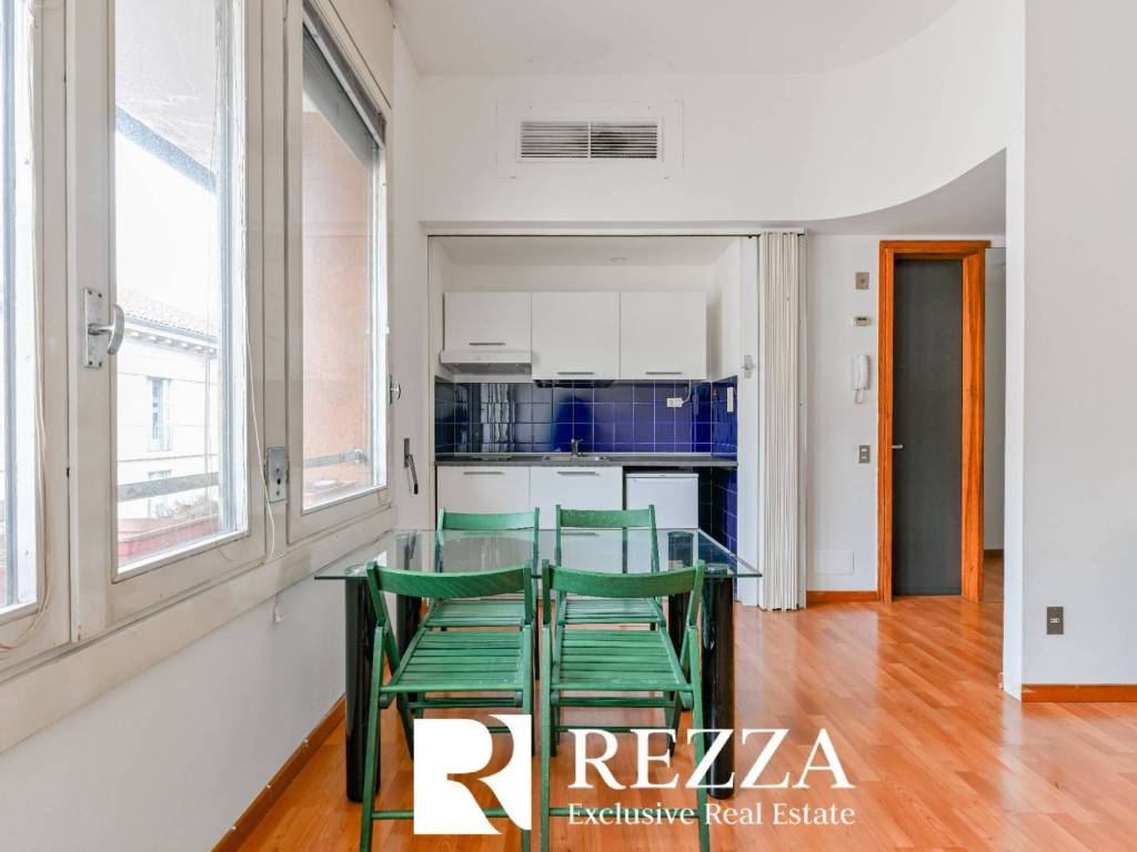 appartamento in vendita a Milano in zona Porta Nuova