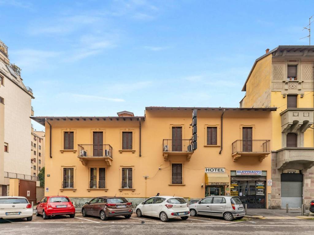 intera palazzina in vendita a Milano in zona Città Studi