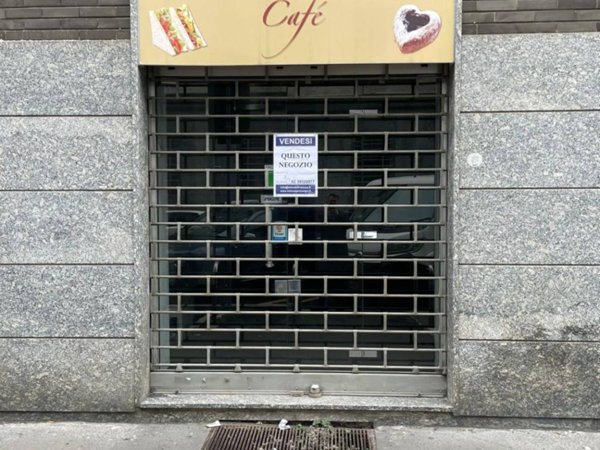 negozio in vendita a Milano in zona Guastalla