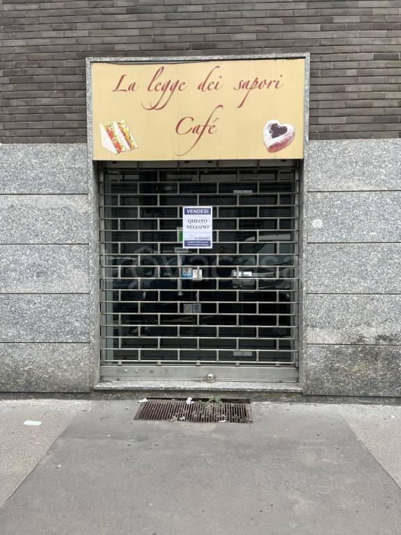 negozio in vendita a Milano in zona Guastalla